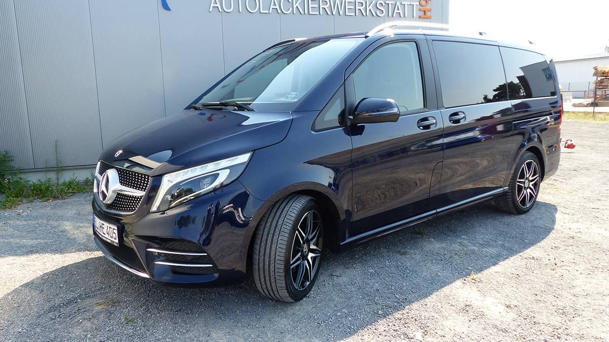 Mercedes Benz V300 d zur Vermietung vor der Werkstatt in Meppen