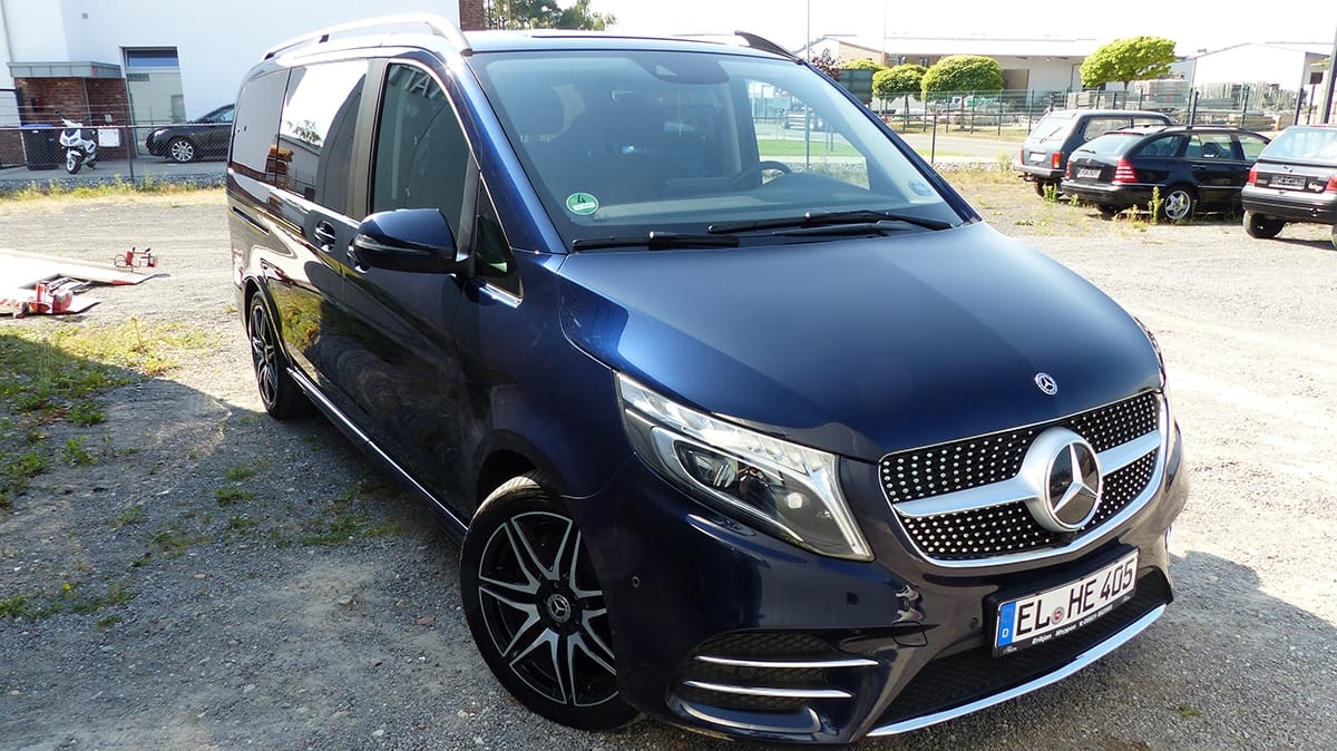 Mercedes Benz V300 d von vorne